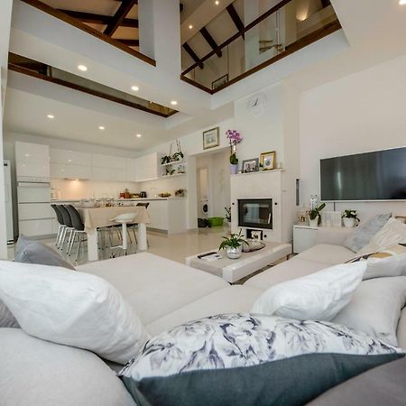Villa Bella Banjol Екстериор снимка