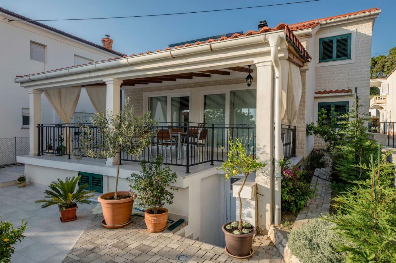 Villa Bella Banjol Екстериор снимка